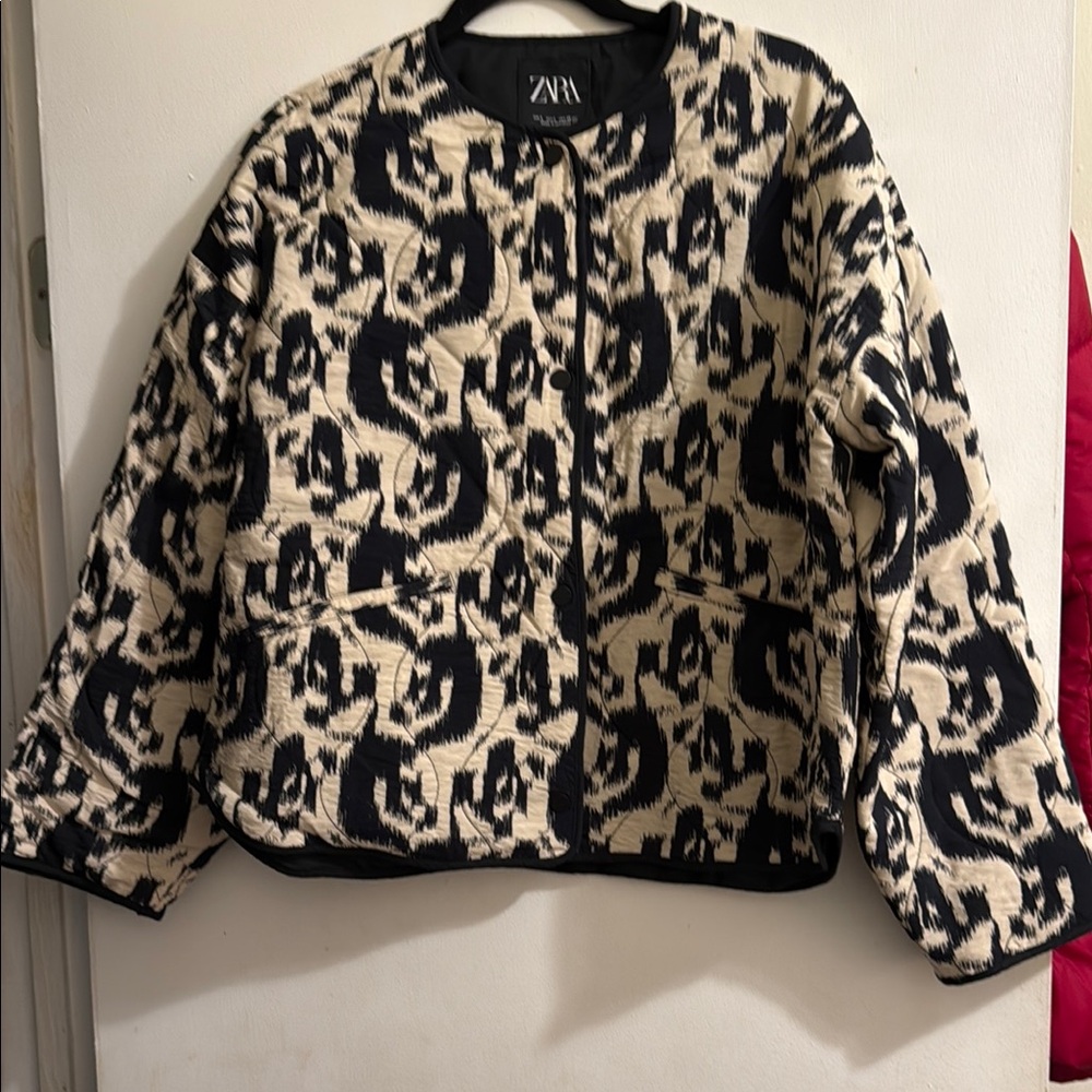 Zara Women's Black and Cream Jacket